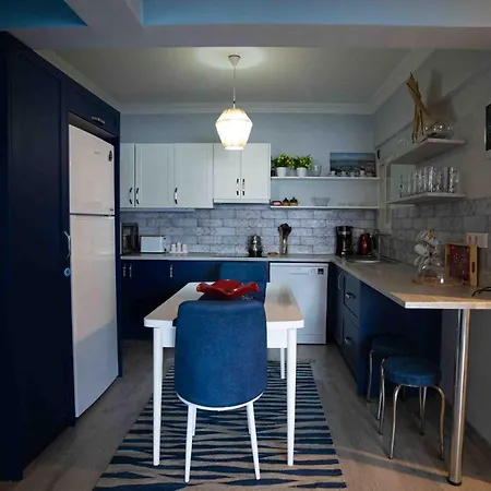 Stunning Seaside Retreat W Balcony 1 Min To