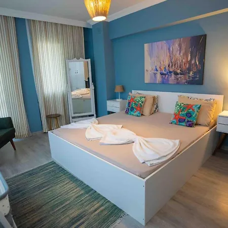 Daire Stunning Seaside Retreat W Balcony 1 Min To Beach
