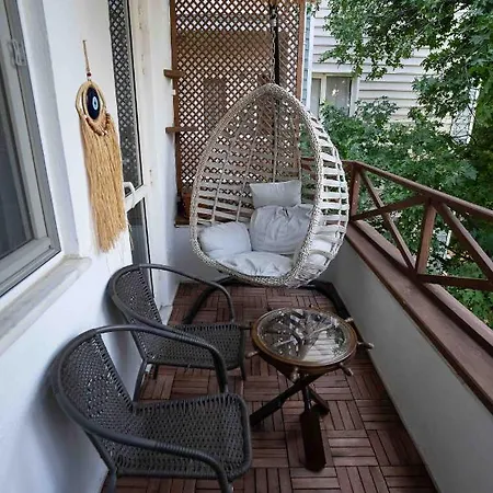 Stunning Seaside Retreat W Balcony 1 Min To Beach Daire