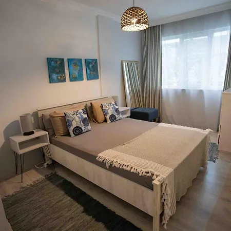 Stunning Seaside Retreat W Balcony 1 Min To Beach Daire *